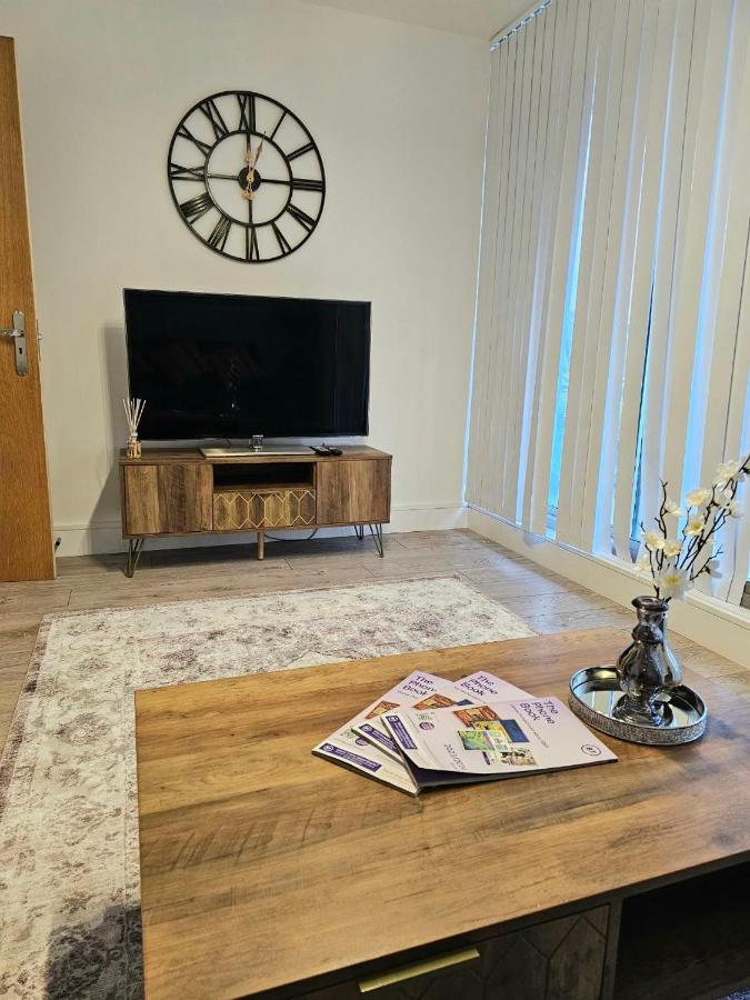 C2, Spacious 2 Bedroom Flat In Wembley Appartement Londres