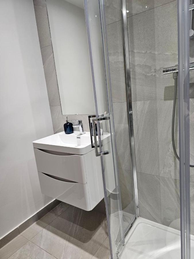 C2, Spacious 2 Bedroom Flat In Wembley Appartement Londres