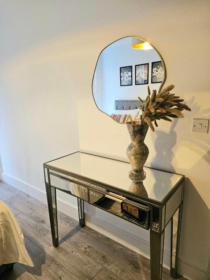 C2, Spacious 2 Bedroom Flat In Wembley Appartement Londres