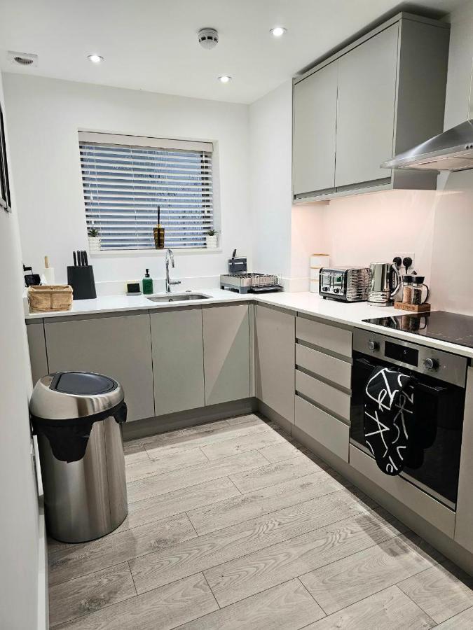 C2, Spacious 2 Bedroom Flat In Wembley Appartement
